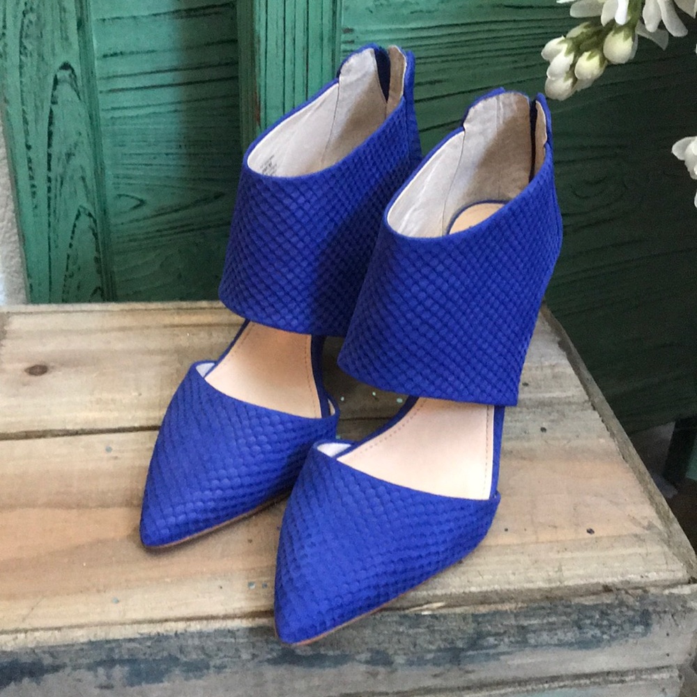 Vince Camuto “Sinomin”